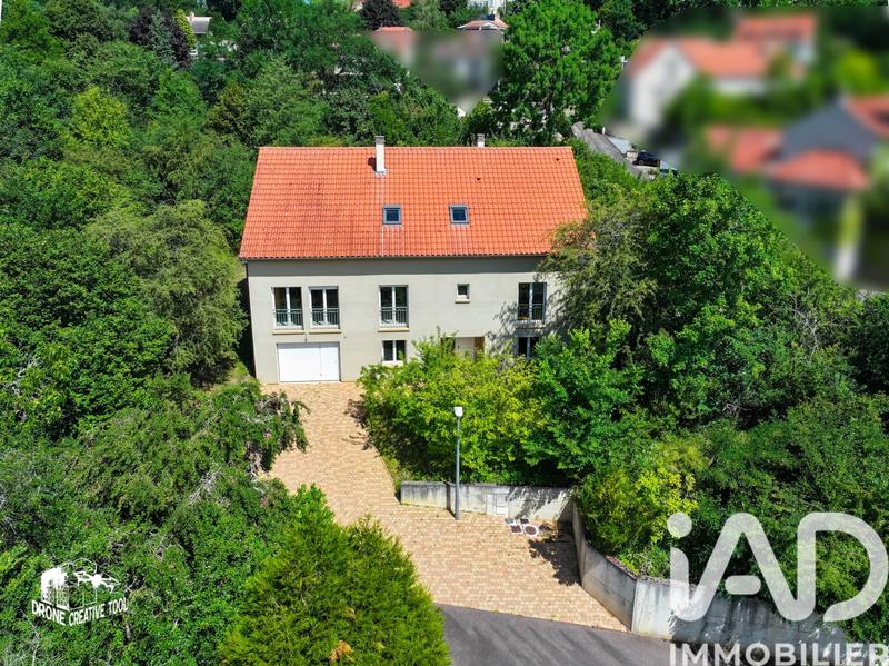 Maison - 295 m² - 9 pièces