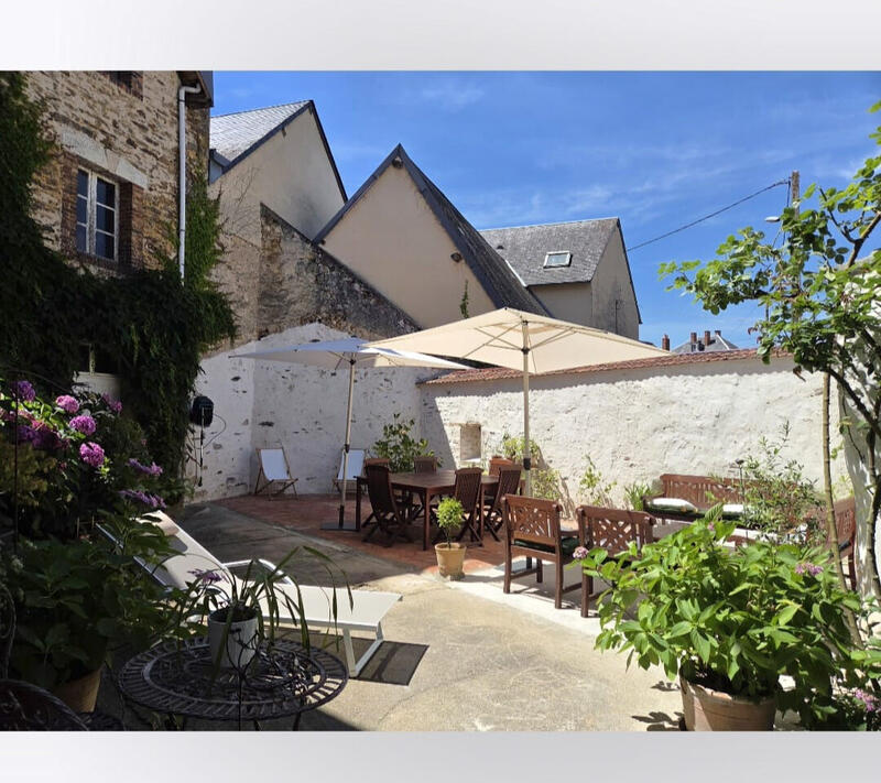 Maison - 350 m² - 10 pièces