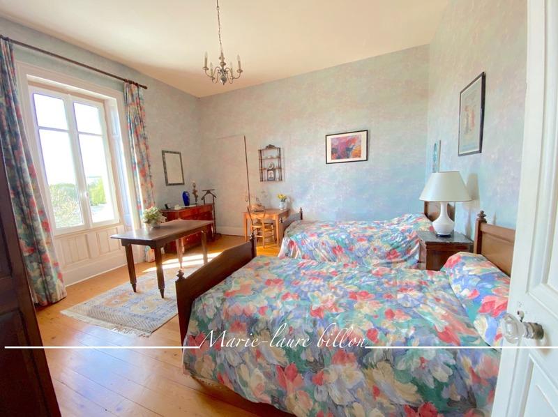 Maison - 222 m² - 8 pièces