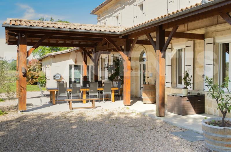 Propriété - 341 m² - 12 pièces