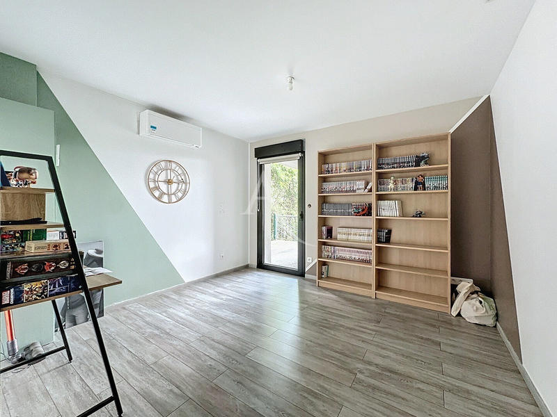 Maison - 225 m² - 8 pièces