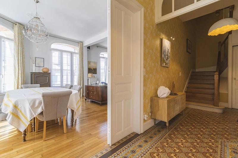 Maison - 216 m² - 8 pièces