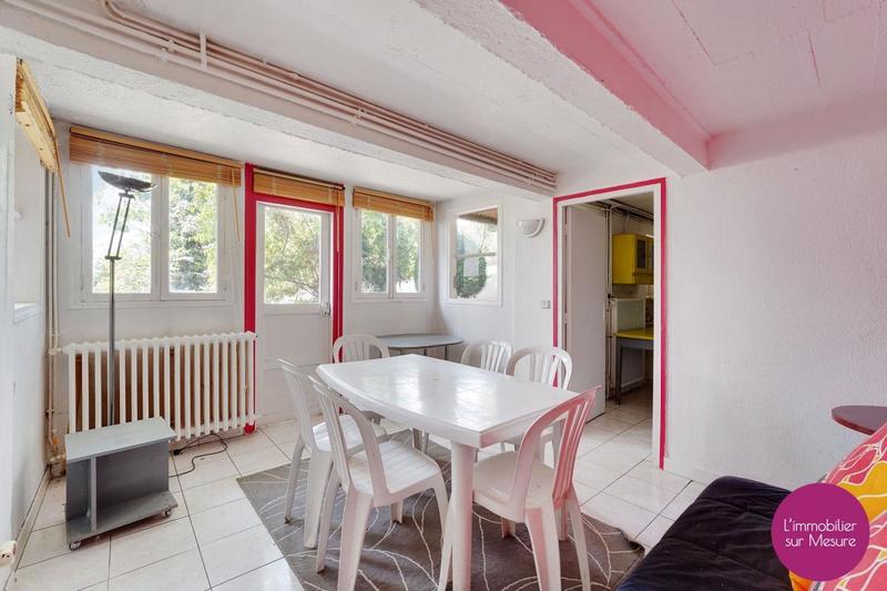 Maison - 215 m² - 8 pièces