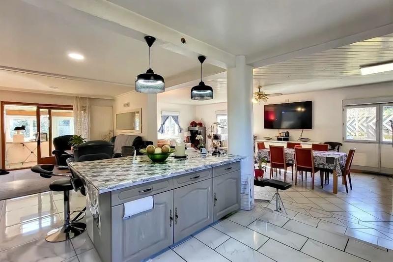 Maison - 250 m² - 9 pièces