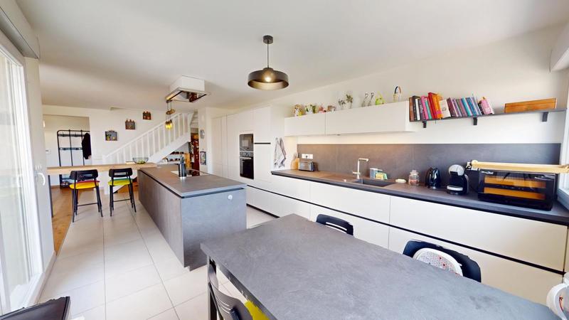 Appartement - 165 m² - 6 pièces