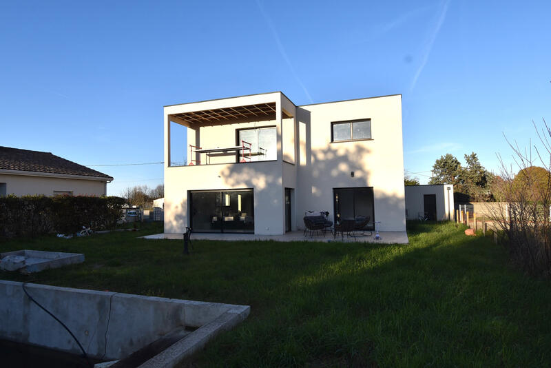 Maison - 202 m² - 5 pièces