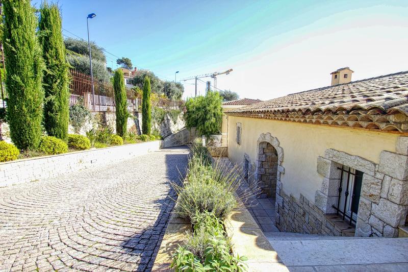 Villa - 450 m² - 8 pièces