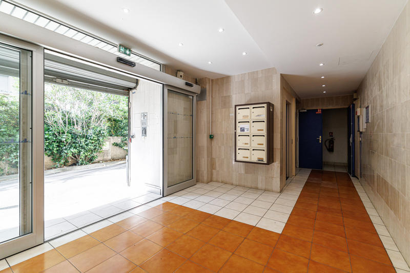 Local commercial - 225 m² - 8 pièces