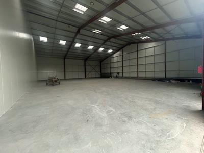 Local commercial - 1 300 m²