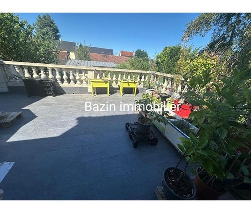 Maison traditionnelle - 220 m² - 9 pièces