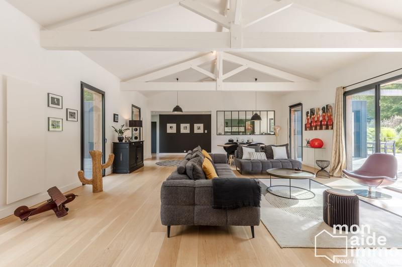 Maison contemporaine - 228 m² - 8 pièces