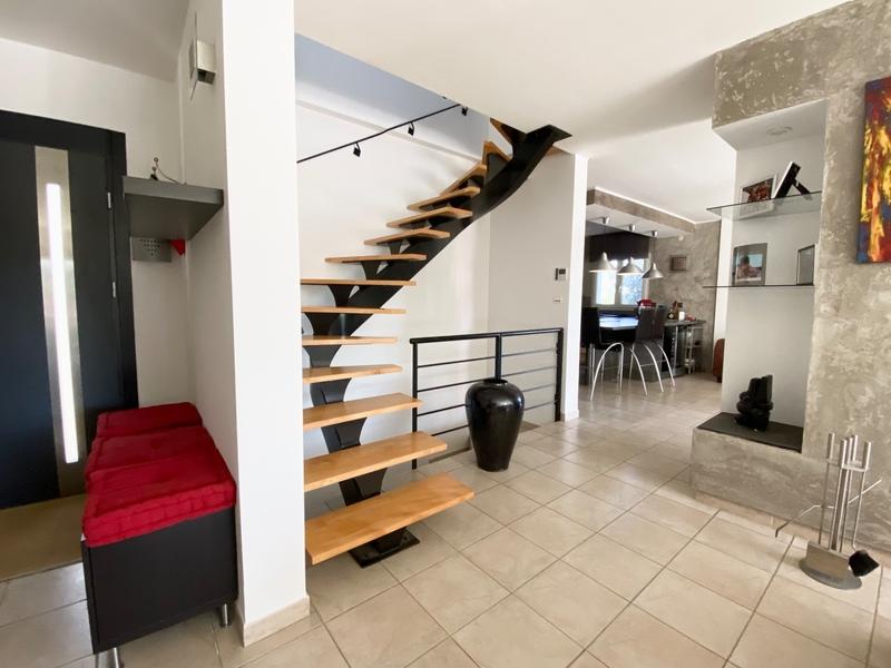 Maison - 200 m² - 6 pièces