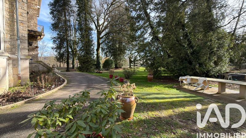 Château - 352 m² - 7 pièces