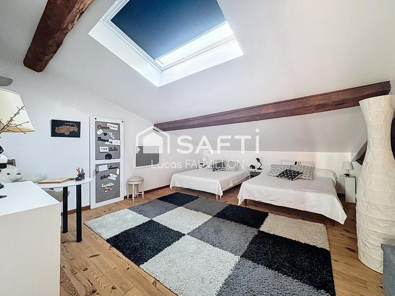 Maison - 294 m² - 10 pièces