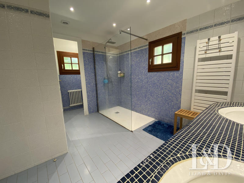 Maison - 185 m² - 7 pièces