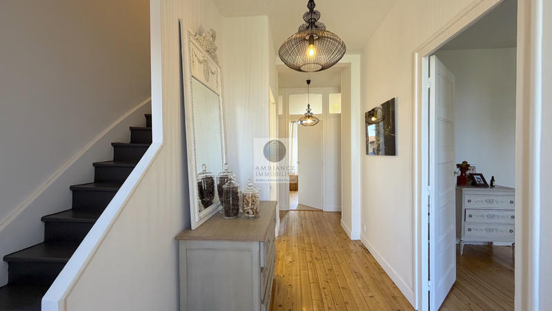 Maison - 343 m² - 11 pièces