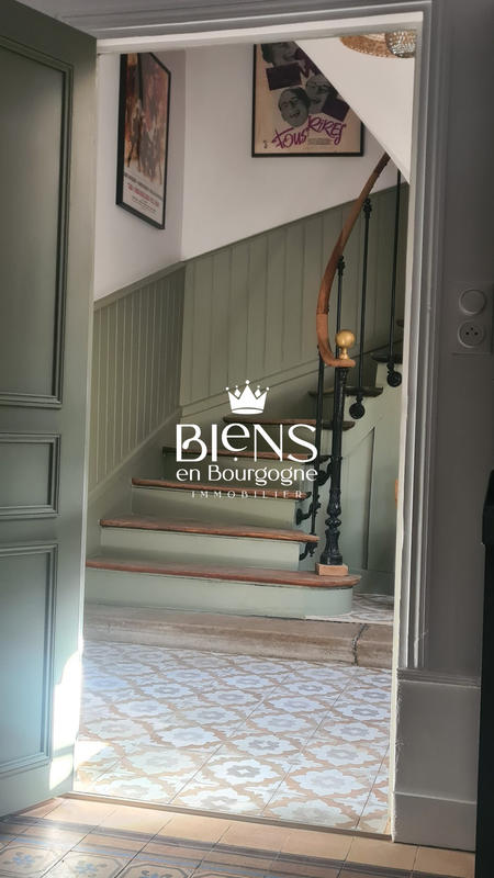 Maison - 259 m² - 8 pièces