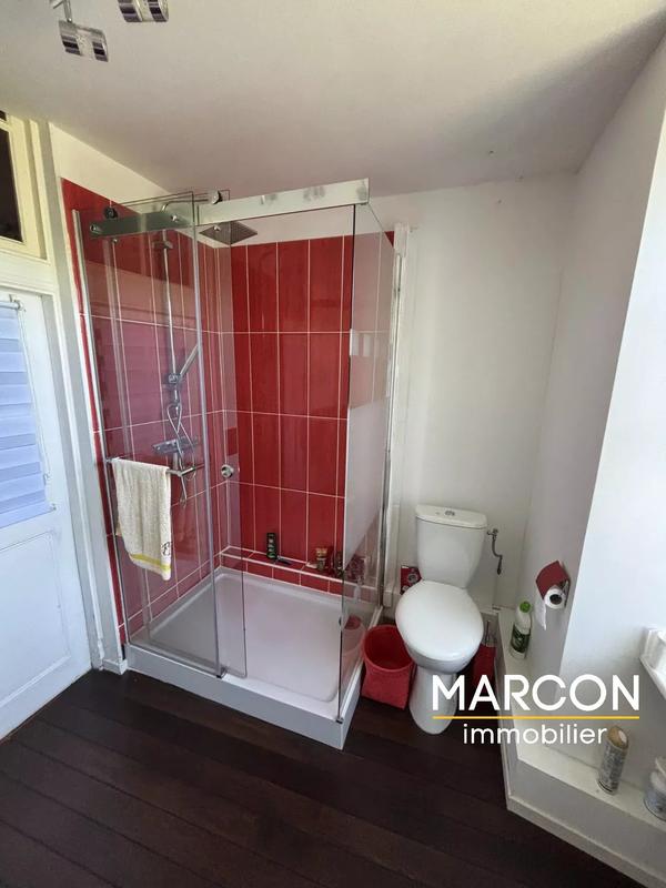 Maison - 212 m² - 8 pièces