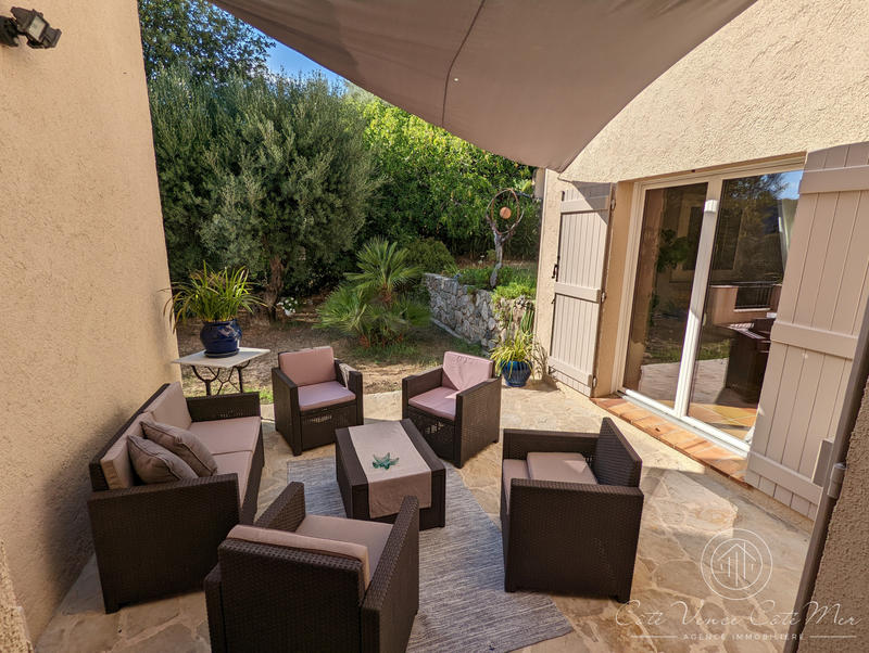 Maison - 234 m² - 8 pièces