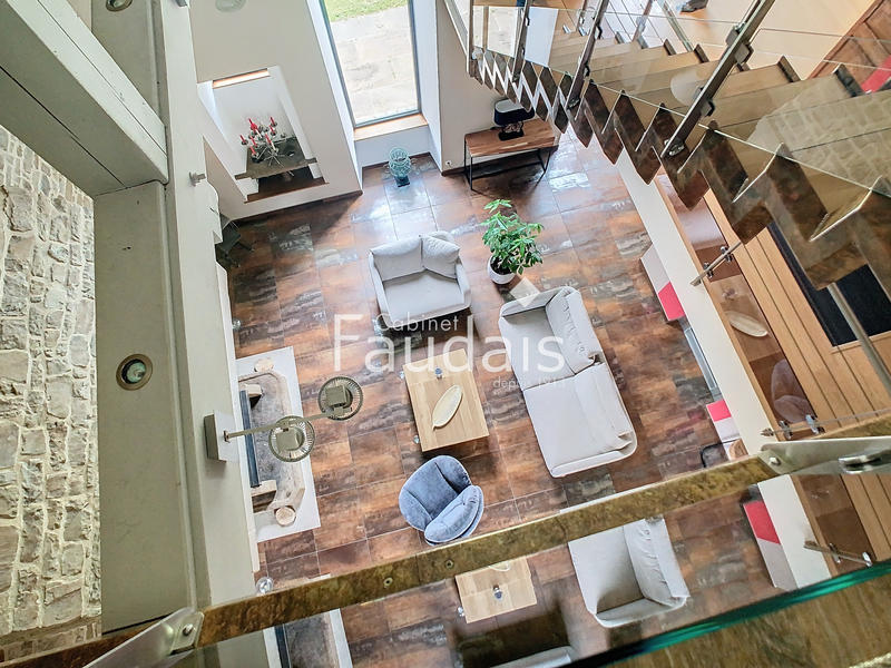 Propriété - 450 m² - 10 pièces