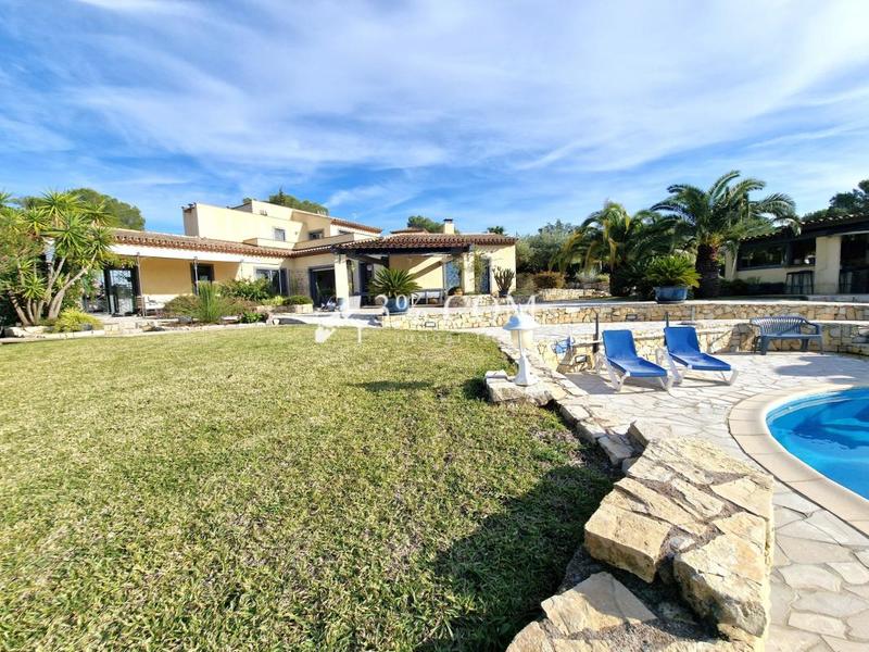 Villa - 196 m² - 6 pièces