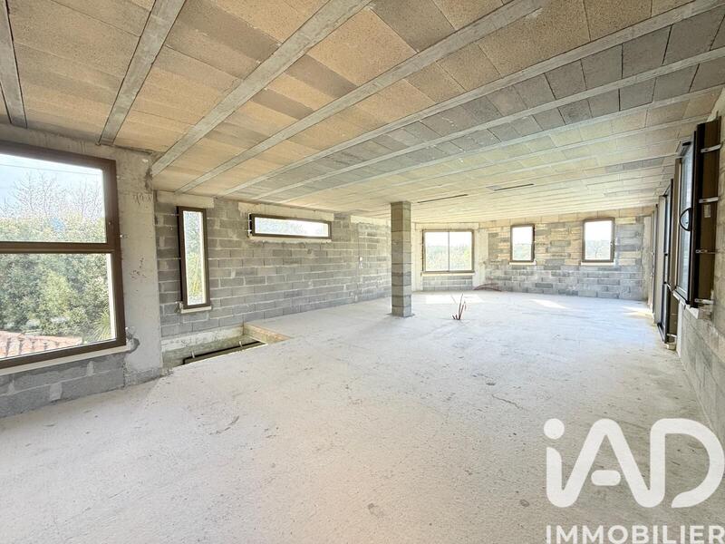 Maison - 300 m² - 8 pièces