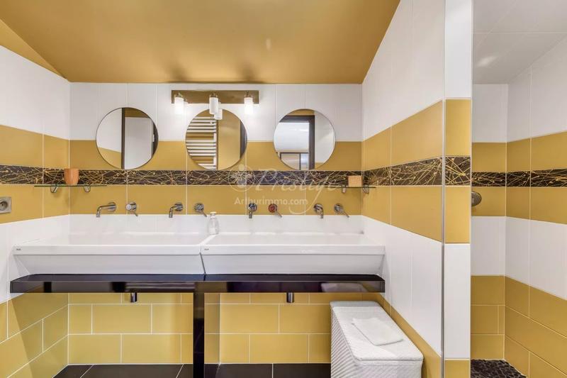 Maison - 452 m² - 12 pièces