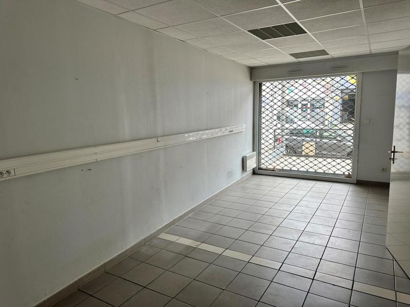 Local commercial - 86 m² - 4 pièces