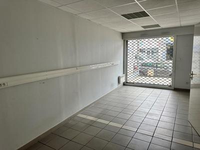 Local commercial - 86 m² - 4 pièces