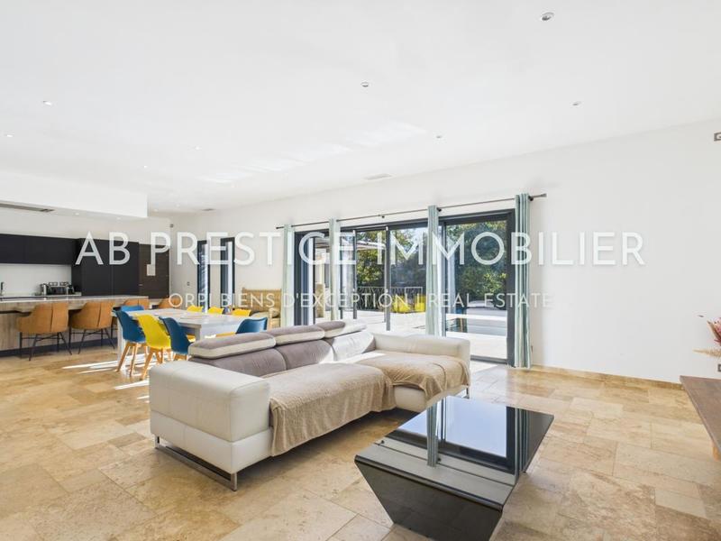 Maison - 180 m² - 5 pièces