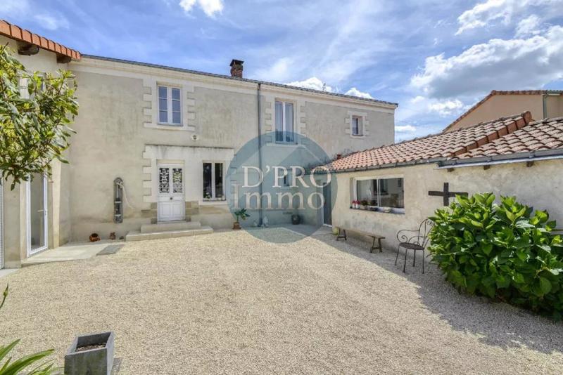 Maison - 284 m² - 8 pièces