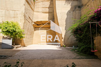 Maison - 220 m² - 8 pièces