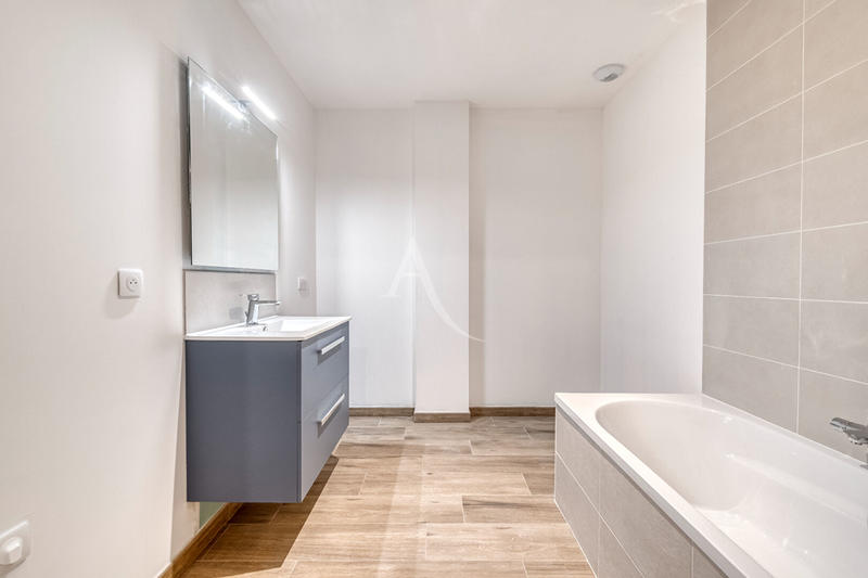 Maison - 93 m² - 4 pièces