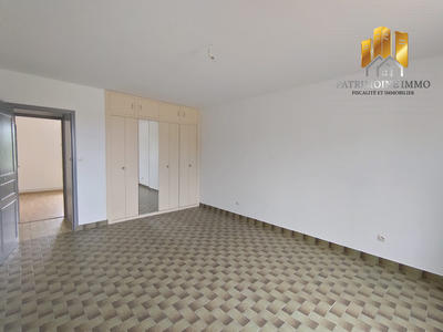 Maison - 260 m² - 5 pièces