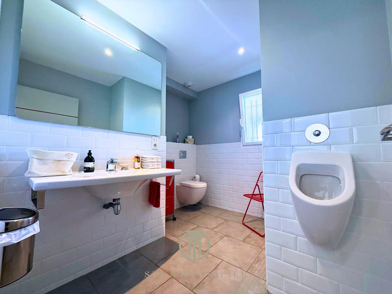 Maison - 276 m² - 9 pièces