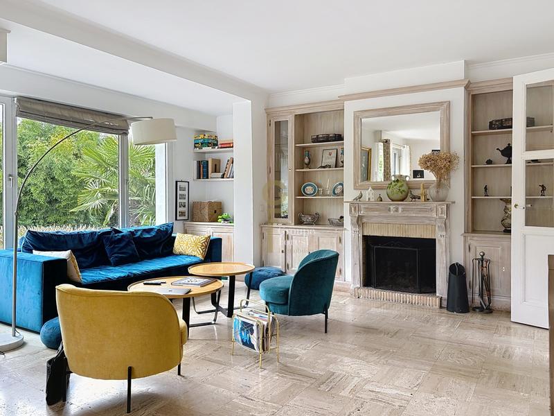 Maison - 300 m² - 10 pièces