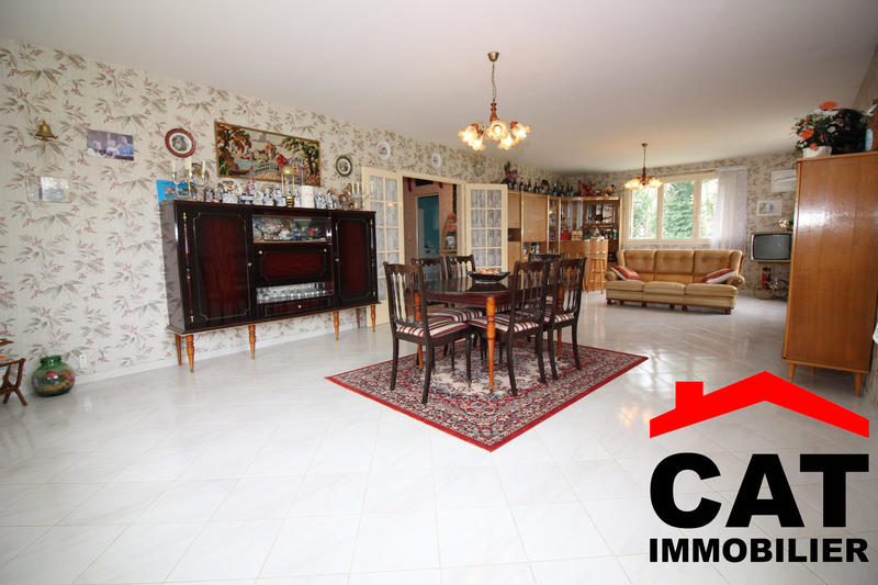 Maison traditionnelle - 210 m² - 6 pièces