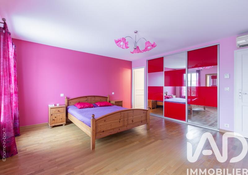 Maison - 740 m² - 15 pièces