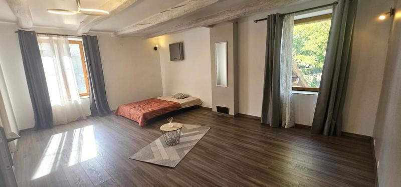 Maison en pierre - 224 m² - 7 pièces