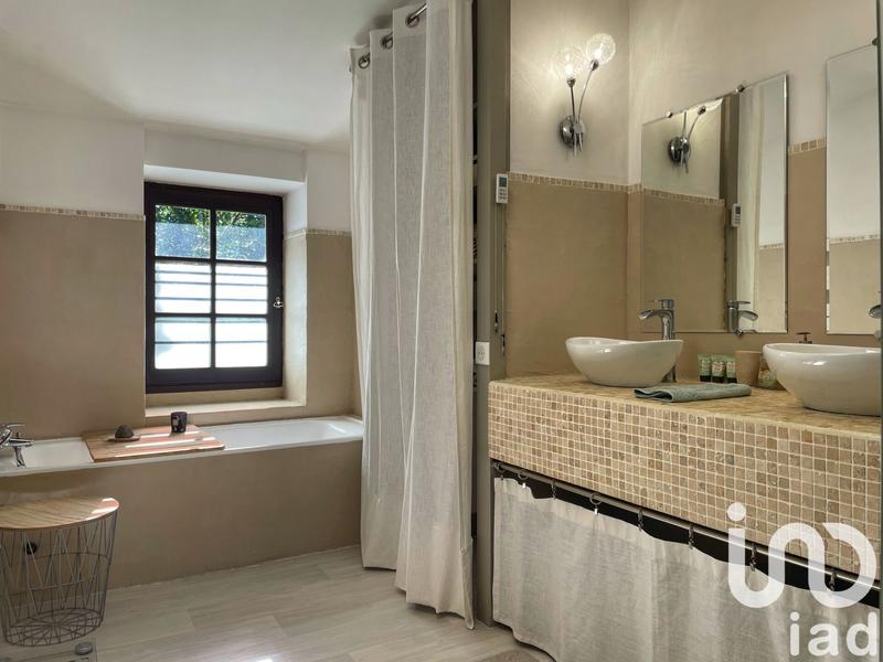 Maison - 230 m² - 7 pièces