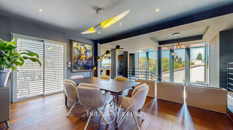 Villa - 389 m² - 11 pièces