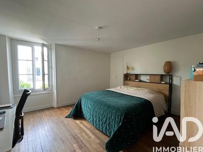 Maison - 230 m² - 8 pièces