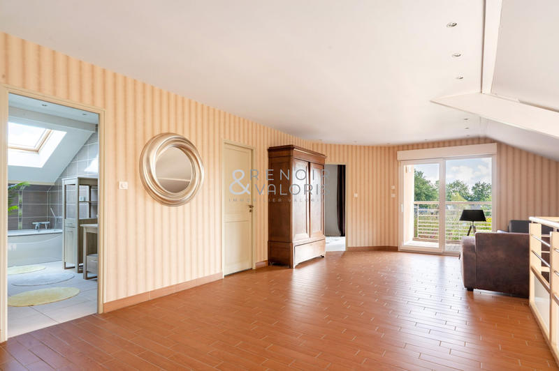 Maison - 270 m² - 7 pièces