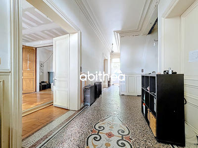 Maison - 226 m² - 8 pièces