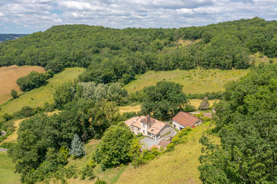 Maison - 218 m² - 6 pièces