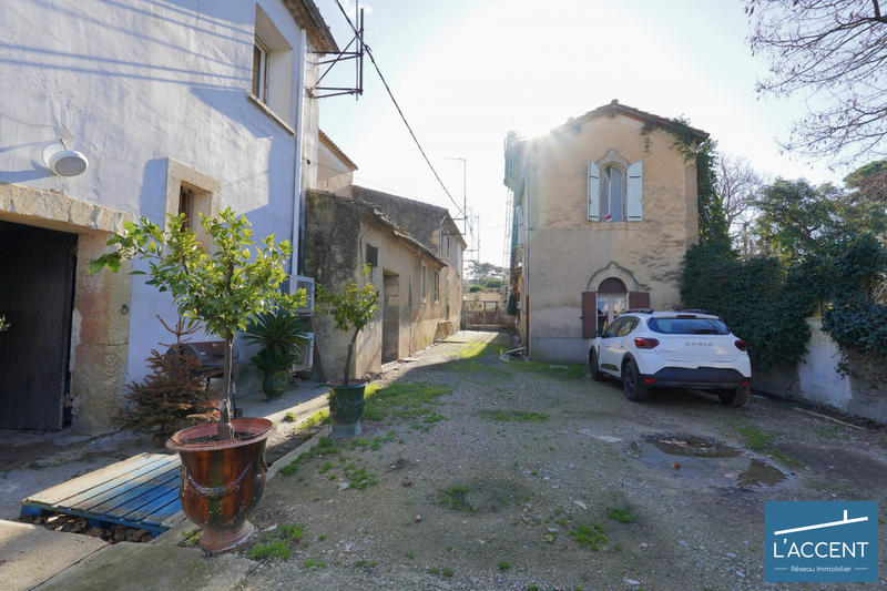 Château - 3 038 m² - 55 pièces