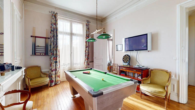 Maison - 252 m² - 9 pièces