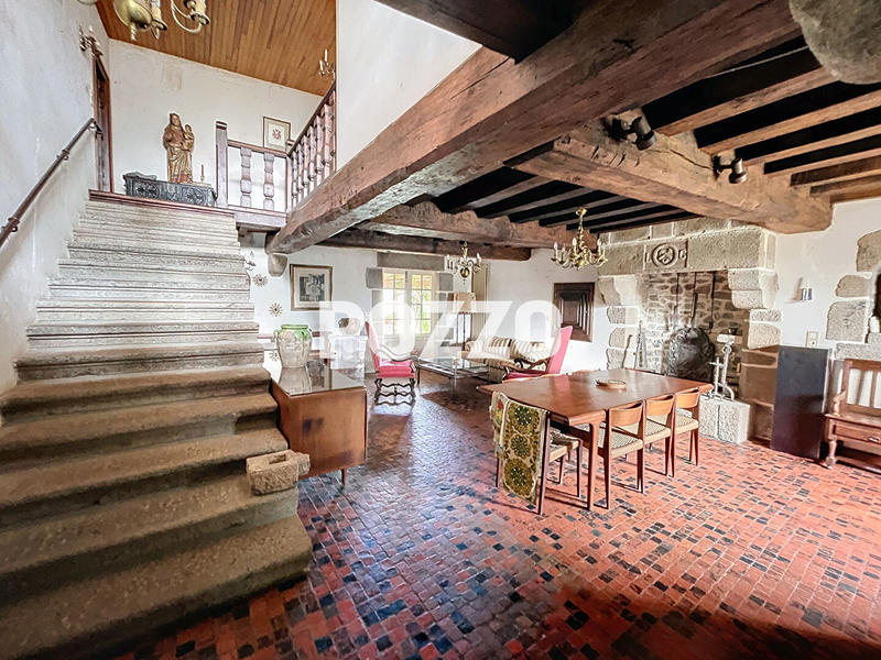 Maison - 420 m² - 12 pièces