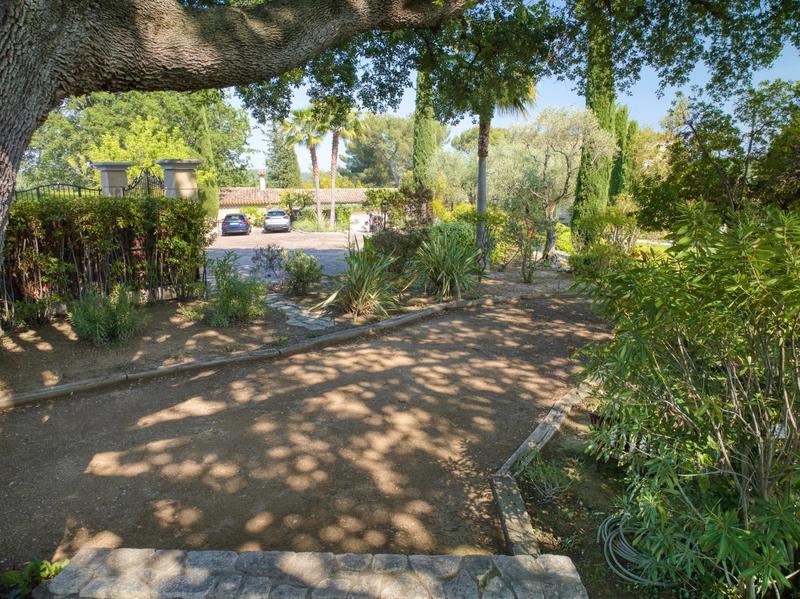 Villa - 1 200 m² - 16 pièces