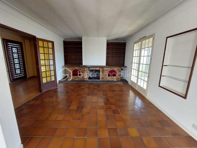 Maison traditionnelle - 300 m² - 10 pièces